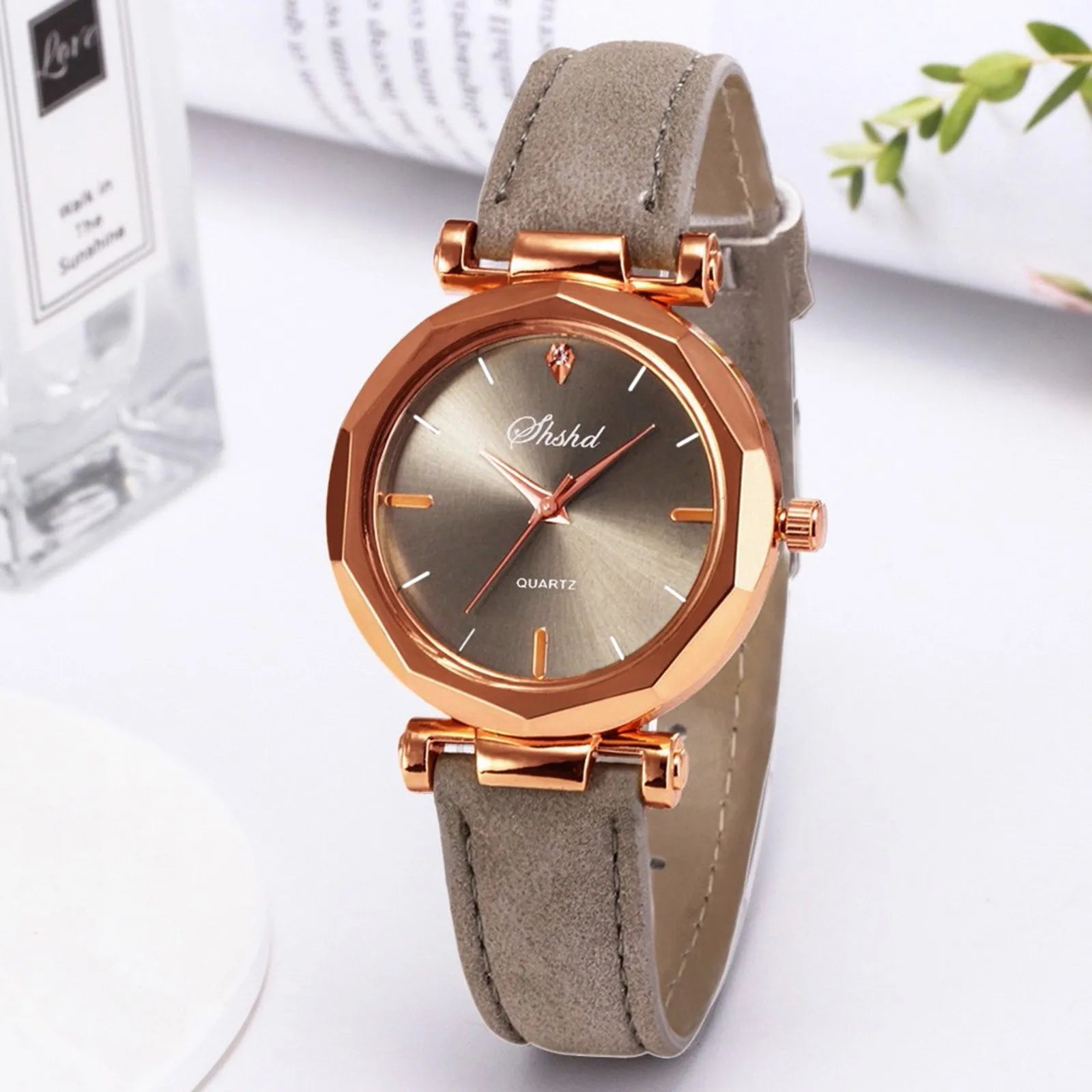 Elegant Leather Quartz Watch